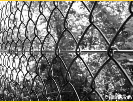 Chain link fence 50/3,00-1,90/100/10m / PVC BND / ZN+PVC9005